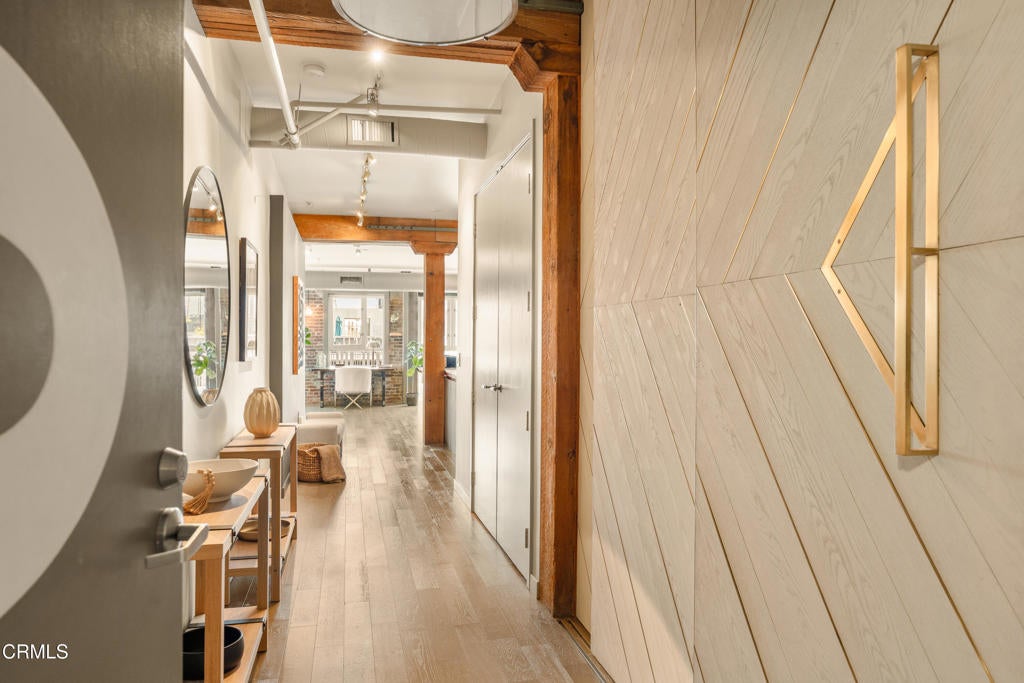 527 Molino Street 401