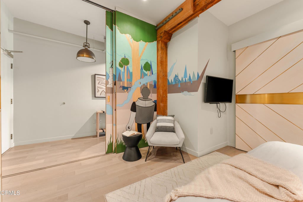 527 Molino Street 401