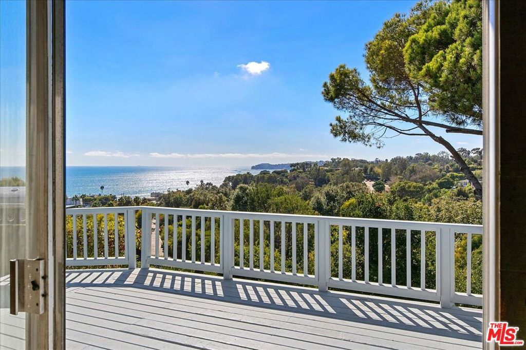 Photo of 27071 Sea Vista Drive, Malibu, CA 90265 (MLS # 25601009)