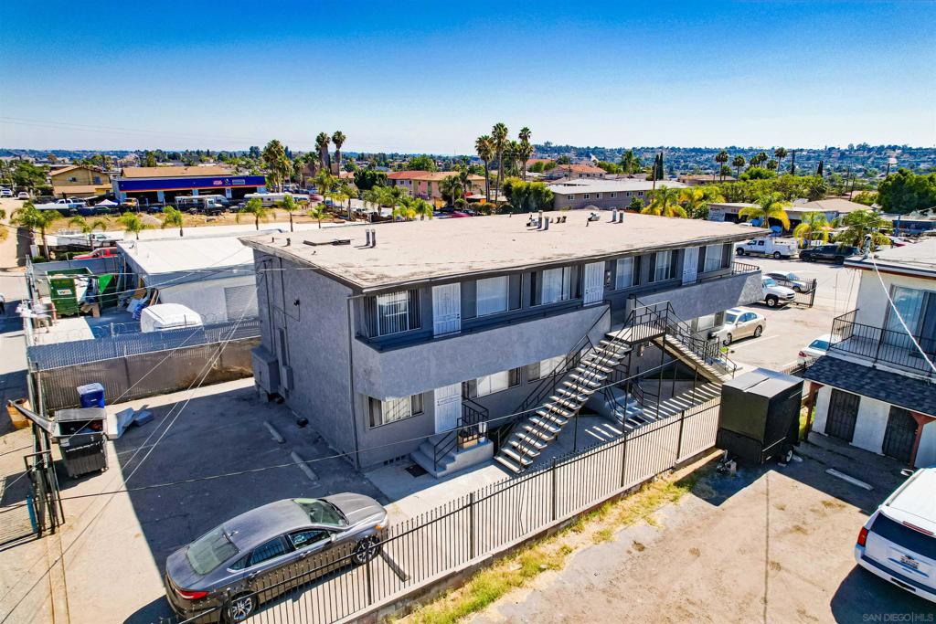 913 Grand Ave