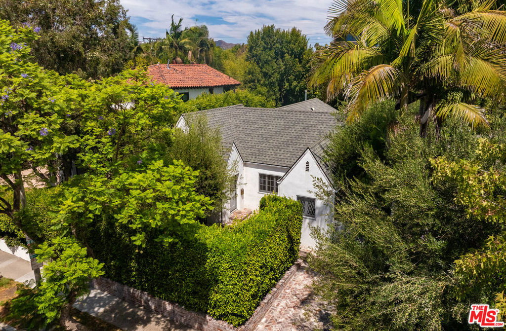 Nestled in the heart of West Hollywood's highly coveted West Hollywood West neighborhood, 366 Westbourne Dr presents a rare opportunity on one of the area's most desirable cul-de-sac streets. Set on one of the largest lots, this property offers exceptional scale and privacy. A true standout in a market where land is scarce. Whether you envision crafting a contemporary architectural estate, expanding upon the existing structure, the possibilities here are endless. The oversized lot provides the flexibility and upside developers, investors, and end-users seek in West Hollywood's most walkable pocket. Located just moments from Melrose Avenue, world-class dining, shopping, and nightlife, this address blends prime location with untapped potential. An iconic setting with a canvas ready for its next chapter.