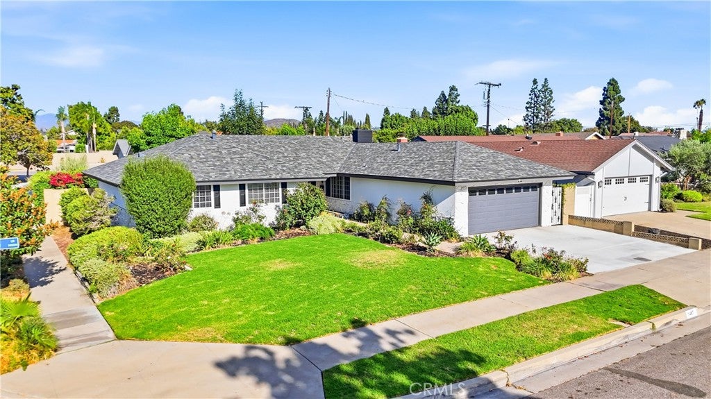 1467 N Kathleen
