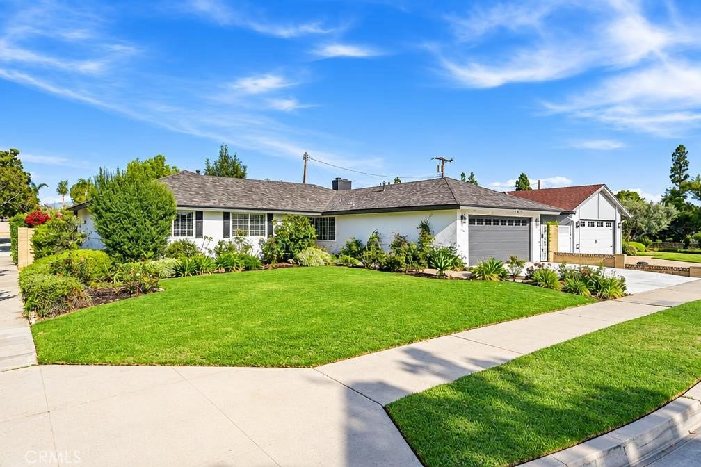 1467 N Kathleen