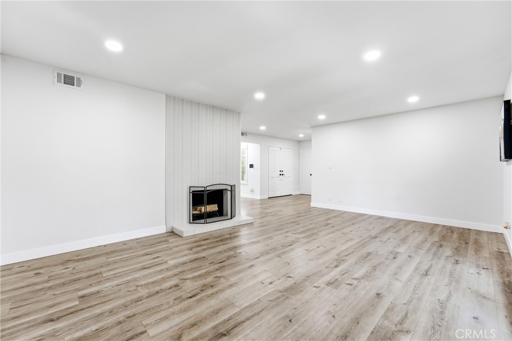1467 N Kathleen