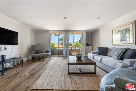 Photo of 5215 BALBOA #102, Encino, CA 91316 (MLS # 26861989)