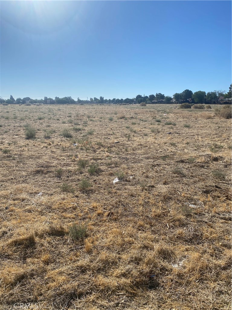Vacant Land Opportunity-Avenue J7, Lancaster, CA.
Discover the perfect opportunity to own land in the growing city of Lancaster! This spacious vacant lot offers the ideal blend of privacy, accessibility, and future potential. Whether you're a developer, investor, or someone dreaming of building a custom home, this parcel is full of potential.
Located within established residential neighborhoods, this parcel is positioned in a rapidly developing area.
Lot size:1.27 acres.
Flat and buildable terrain-ideal for construction.
Utilities nearby.
Zoning:Residential.
Act now-land in the area is selling fast!