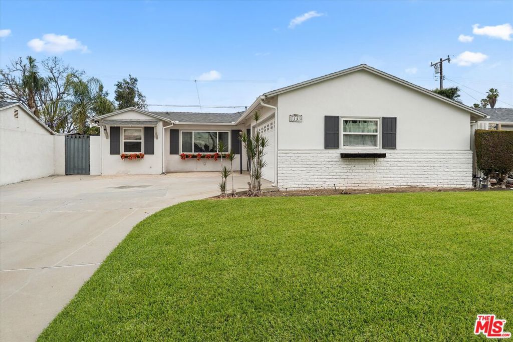 1143 W Greenhaven Street