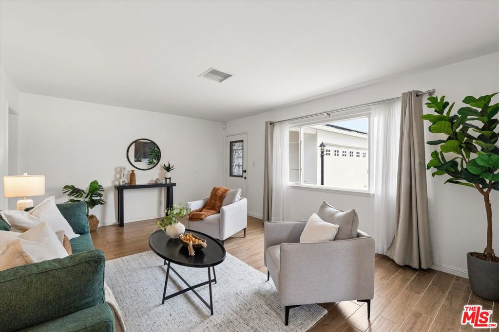 1143 W Greenhaven Street