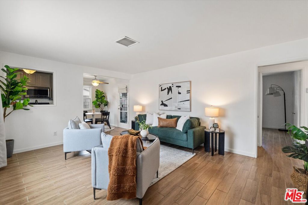 1143 W Greenhaven Street