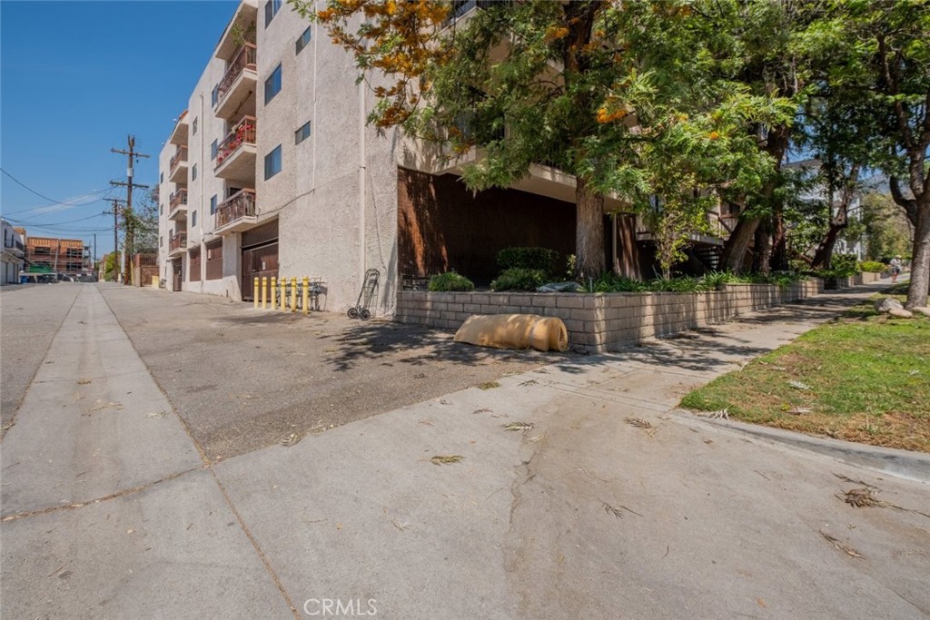 619 E Elmwood Avenue Q