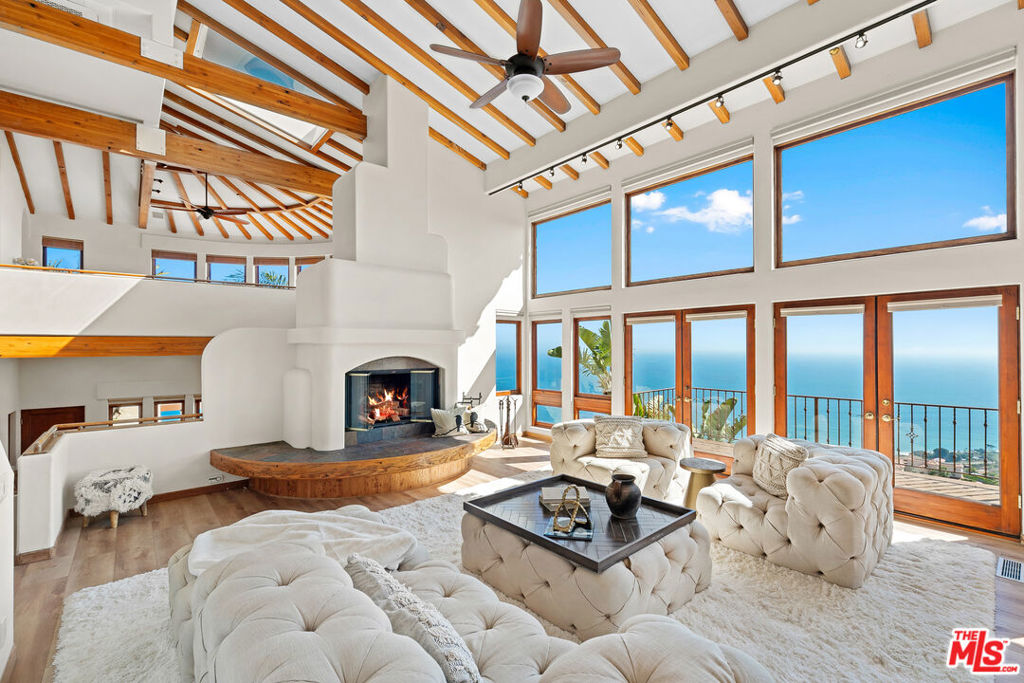 4240 Avenida De La Encinal