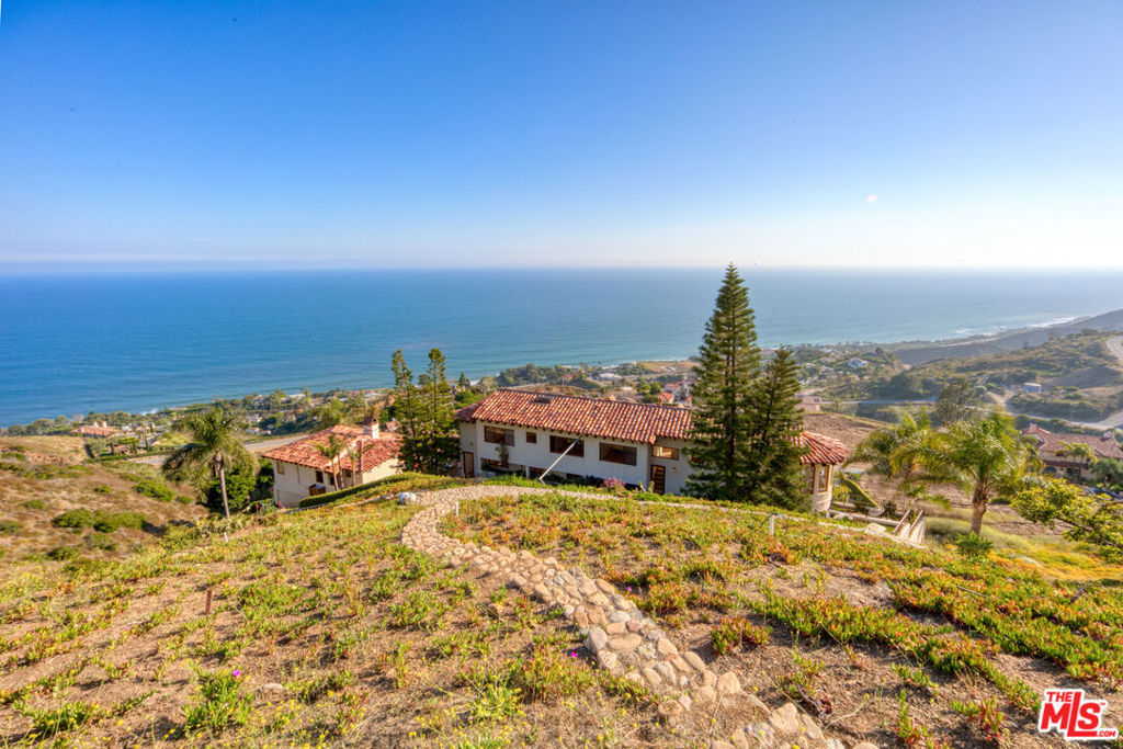 4240 Avenida De La Encinal