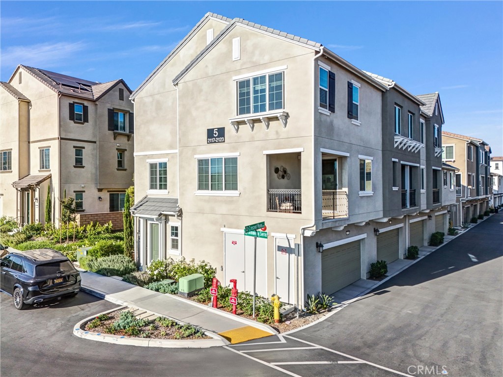 2123 Crescent Moon
