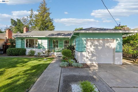 Photo of 1970 N 6Th St St, Concord, CA 94519 (MLS # 41133167)