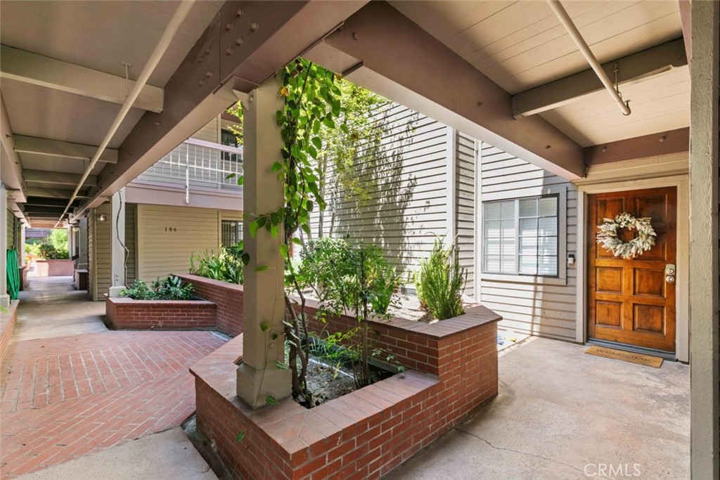 248 W Loraine Street 107