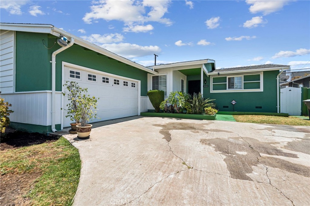 Auction Sale! Charming Mid-Century Home – First Time on the Market in Over 50 Years!
Step back in time with this beautifully preserved three-bedroom, two-bath mid-century gem, lovingly cared for by the same owner for over five decades. Nestled in a quiet, established neighborhood, this well-maintained home showcases much of its original architecture, offering a rare blend of vintage charm and modern convenience. Has origional hardwood floors beneath brand new carpet. Has the ability to be converted back to a 4 bedroom.
Freshly painted inside and out! A Must See! Dont Miss Out!