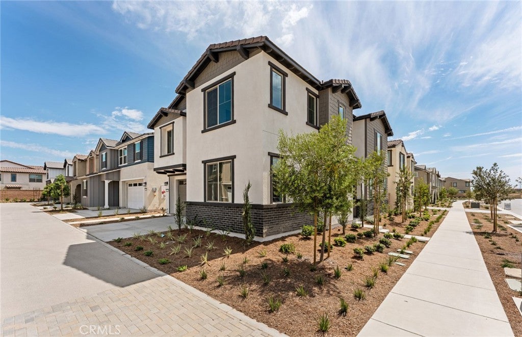 4234 East Flutter Privado