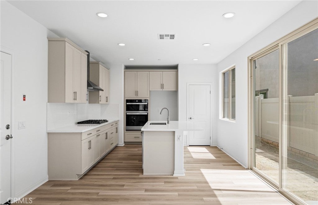 4234 East Flutter Privado