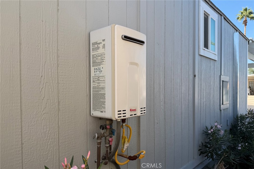 Desert Shadows RV Resort (33619) - Manufactured In Park