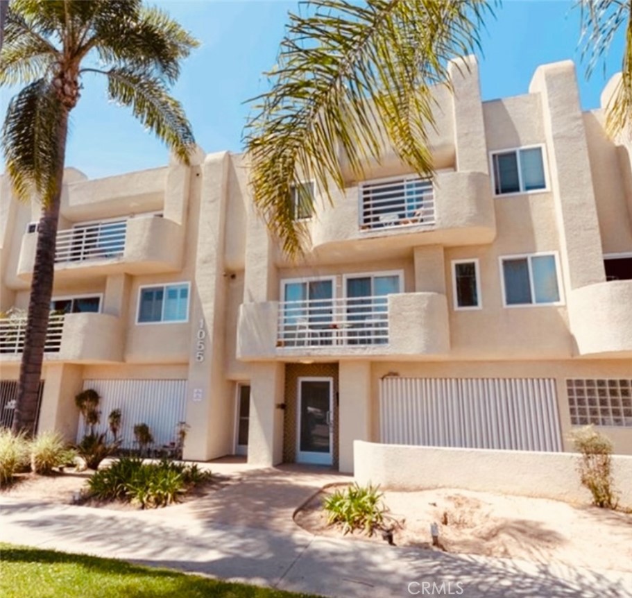 Beautiful and Modern 1 Bedroom/1 Bathroom Condo. Centrally located and conveniently close to Shopping, Dining and Entertainment. Just minutes from Long Beach State University, and an endless array of amazing locations and attractions such as Historical Rose Park, Belmont Shore, the Beach, Alamitos Bay, 2nd Street, Pine Street, Golf courses, Museums, Naples, Downtown Long Beach, Retro Row, PCH, and much more!
This condo is in a Secured building and has views to the Bright and Open Courtyard. The Condo has an expansive Floor Plan and features Recessed Lighting, Rich Hardwood Flooring throughout the Living room, Dining area, and Hallways. The Kitchen has Granite Counter Tops and Travertine Tile Flooring, ample storage and Beautiful Sleek White Shaker Style Cabinets and Stainless Steel Appliances as well as Bar Seating. To the Right of the Kitchen, you are met with The Dining Area which faces the private Balcony/Patio. The Large Bedroom includes a Walk in Closet and window which provides Natural Lighting. The Bathroom has Travertine Tile Flooring, Granite countertops, and a Full tub and Shower. Just off the hall you are met with the In-unit Washer and Dryer. Throughout, you will see Energy efficient Double-Pane Vinyl Windows complete with White Plantation shutters. Condo includes Dedicated Parking Space in the the Buildings Secured Underground Parking Area.
