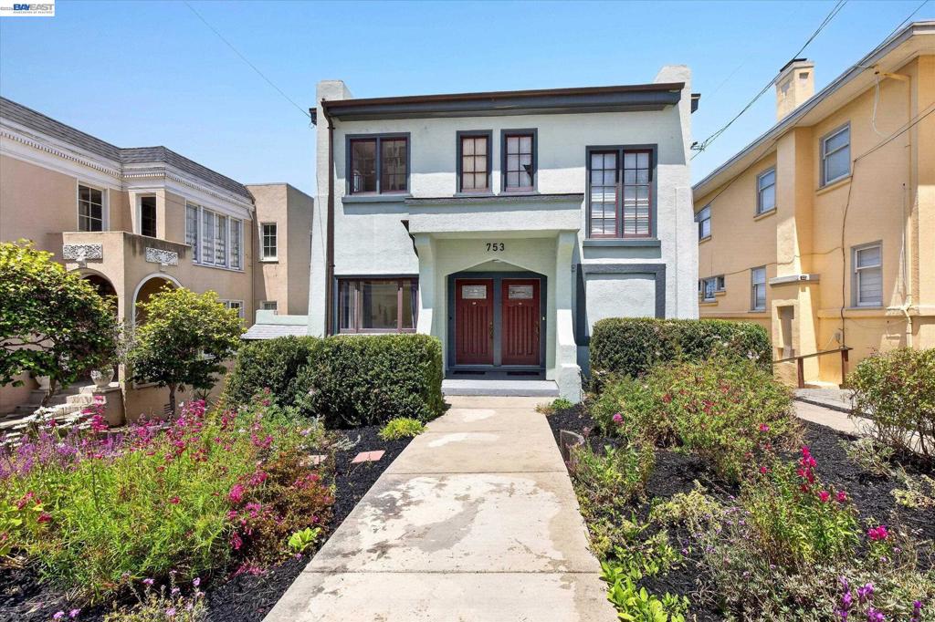 753 Warfield Ave