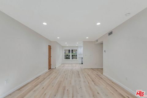 Photo of 853 S Bedford Street #4, Los Angeles, CA 90035 (MLS # 25627787)