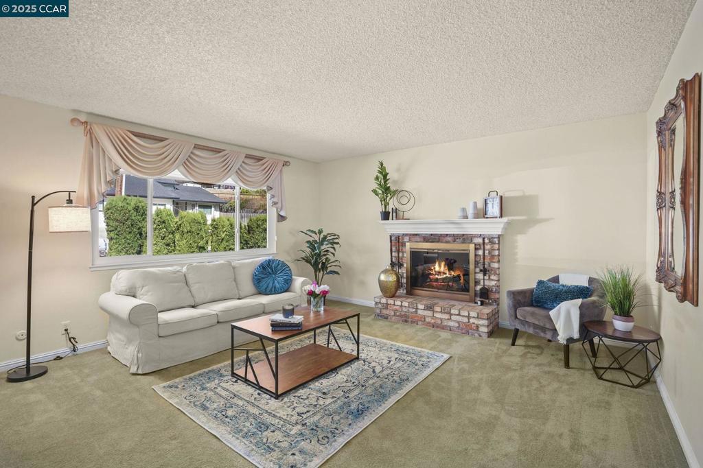EL SOBRANTE - Residential