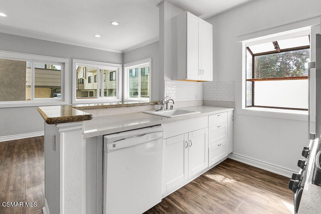 Photo of 110 Maegan Place #13, Thousand Oaks, CA 91362 (MLS # 226000229)