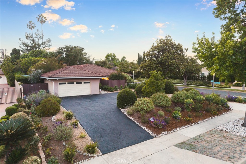 2560 Canterbury