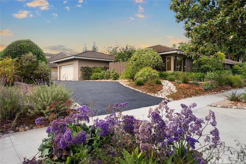 2560 Canterbury