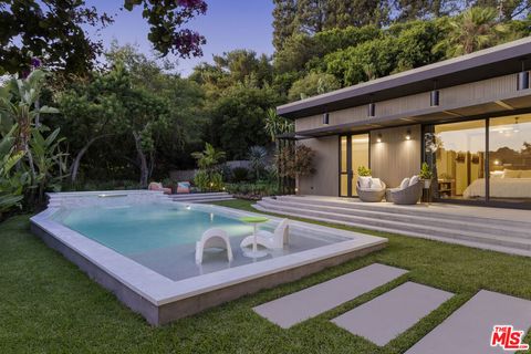 5637 Park Oak Place Los Angeles CA 90068