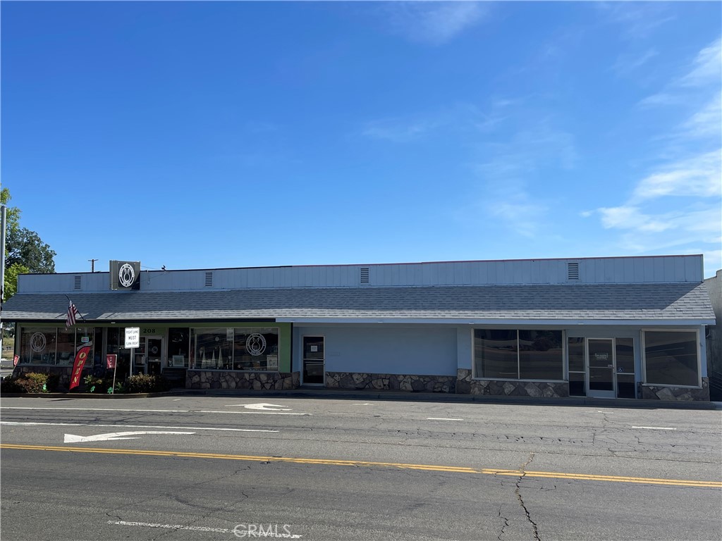 Located at the corner of Black Walnut and Pearson, this versatile suite offers an ideal space for retail or office use. The unit features a large front room with attractive laminate flooring and generous street-facing windows that provide excellent natural light and visibility to foot and vehicle traffic.
In addition to the main front area, the suite includes a spacious back storeroom and a private restroom, offering both functionality and convenience. This is a fantastic opportunity to establish your business in a highly visible, easily accessible location.