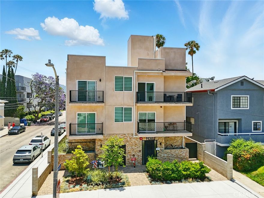 1 MONTH FREE MOVE IN SPECIAL. ASK LISTING AGENT FOR DETAILS. Modern 2-Bed, 2-Bath Apartment in the Heart of the NoHo Arts District – New Construction! Welcome to 11302 Morrison St, North Hollywood, CA 91601 – a sleek and stylish residence in a brand-new 8-unit building located in the vibrant NoHo Arts District. This spacious estimated 950 sq ft unit features 2 bedrooms and 2 bathrooms, offering modern design and comfortable living. Enjoy upscale finishes including laminate wood flooring, quartz countertops, and in-unit laundry for maximum convenience. Stay comfortable year-round with central heating and air conditioning. The building also features a rooftop patio – perfect for relaxing or entertaining with skyline views. Just steps from theaters, cafes, restaurants, and all that the North Hollywood Arts District has to offer. Easy access to Metro, freeways, Burbank, Glendale, Hollywood, and Studio City. Don’t miss this opportunity to live in one of LA’s most creative and connected neighborhoods!