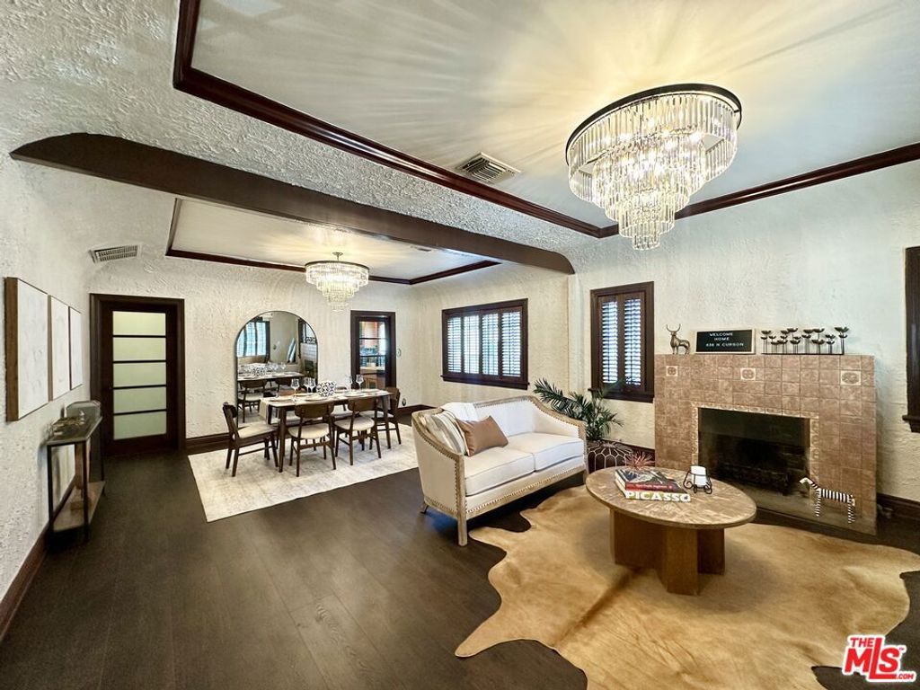 Photo of 636 N Curson Avenue, Los Angeles, CA 90036 (MLS # 25584085)