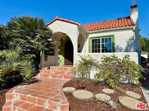 Photo of 636 N Curson Avenue, Los Angeles, CA 90036 (MLS # 25584085) Photo of 636 N Curson Avenue, Los Angeles, CA 90036 (MLS # 25584085)