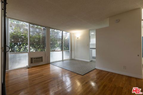 Photo of 11133 ROSE Avenue #15, Los Angeles, CA 90034 (MLS # 25489688)