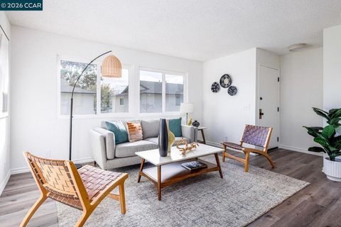 Photo of 1033 Mohr Ln Ln, Concord, CA 94518 (MLS # 41131031)