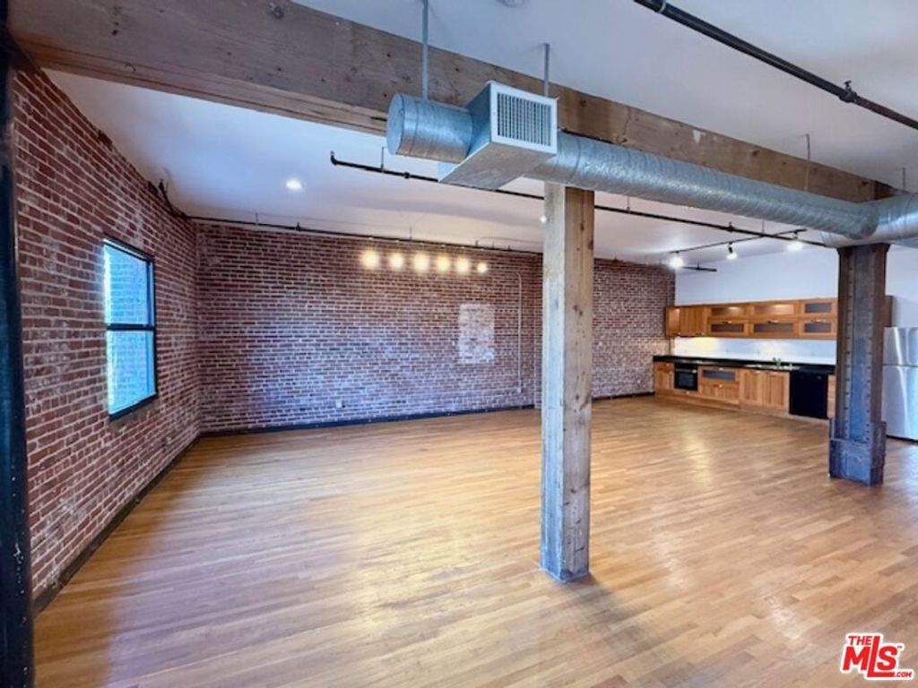 Photo of 215 S Santa Fe Avenue #4, Los Angeles, CA 90012 (MLS # 26683953)