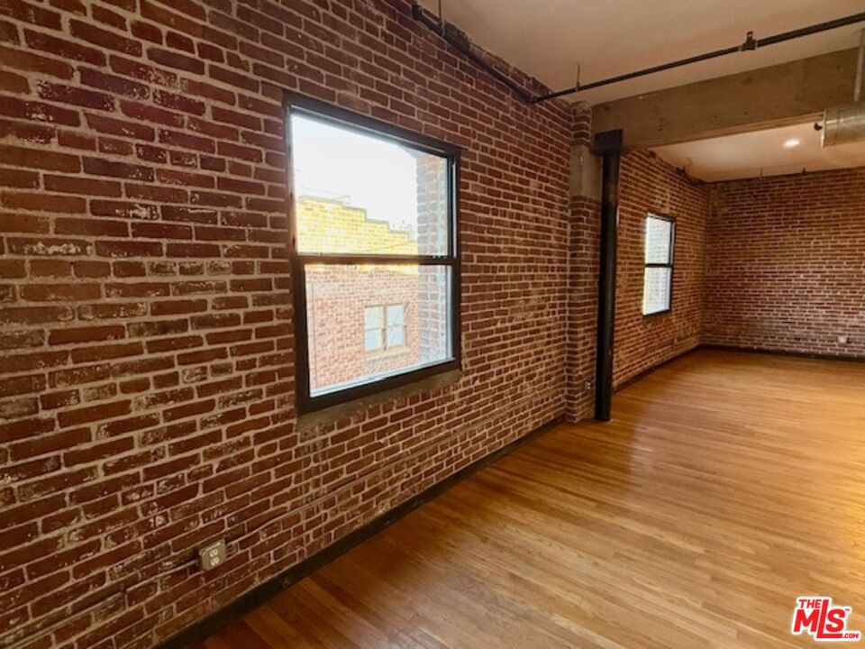 215 S Santa Fe Avenue 4