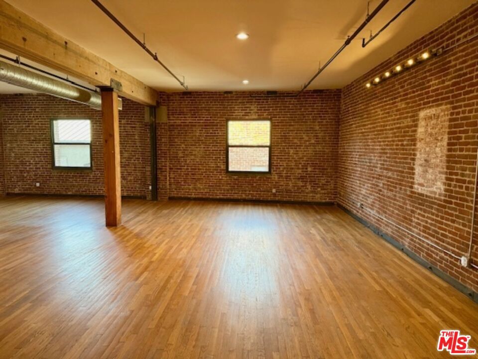 215 S Santa Fe Avenue 4