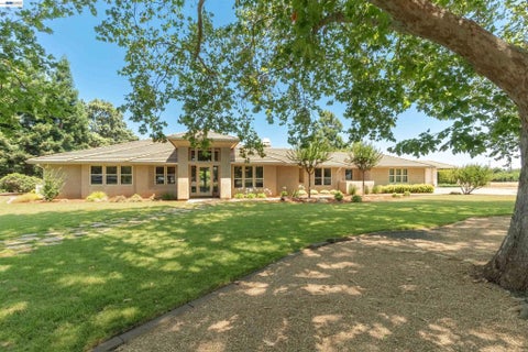 Photo of 10055 Justamere Ln LN, Elk Grove, CA 95624 (MLS # 41139841)