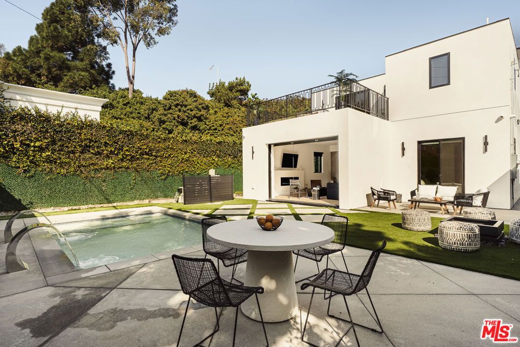 Photo of 2749 Tilden Avenue, Los Angeles, CA 90064 (MLS # 25631087)