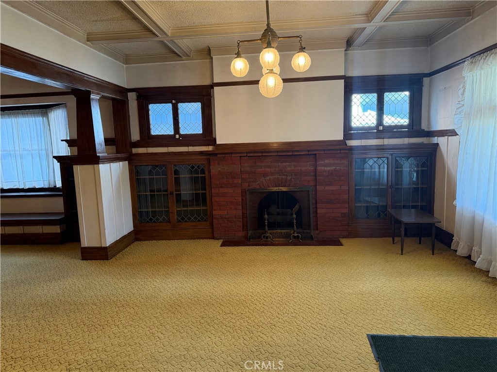 1253 S Victoria