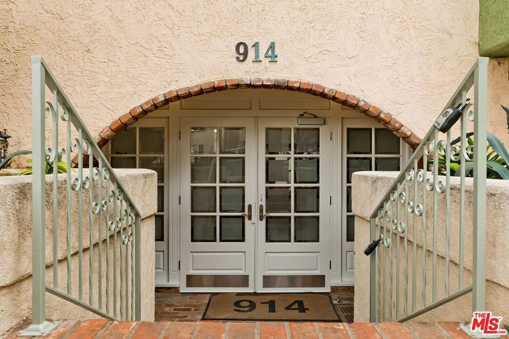 Photo of 914 Lincoln Boulevard #307, Santa Monica, CA 90403 (MLS # 25578827)