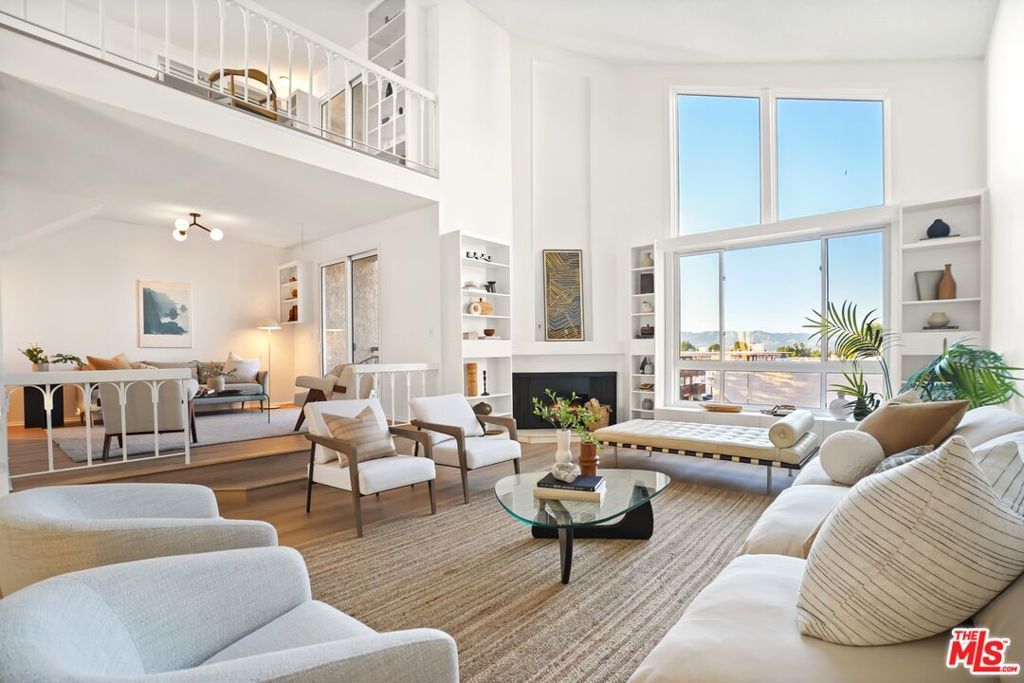 Photo of 5333 Zelzah Avenue #338, Encino, CA 91316 (MLS # 25488903)