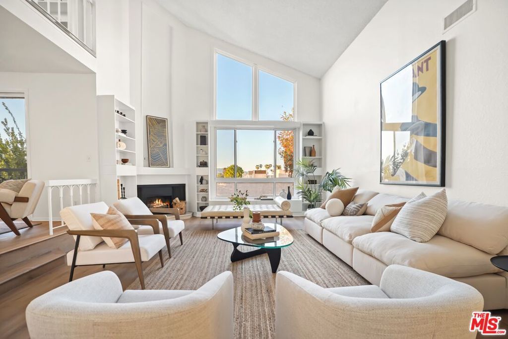 Photo of 5333 Zelzah Avenue #338, Encino, CA 91316 (MLS # 25488903)