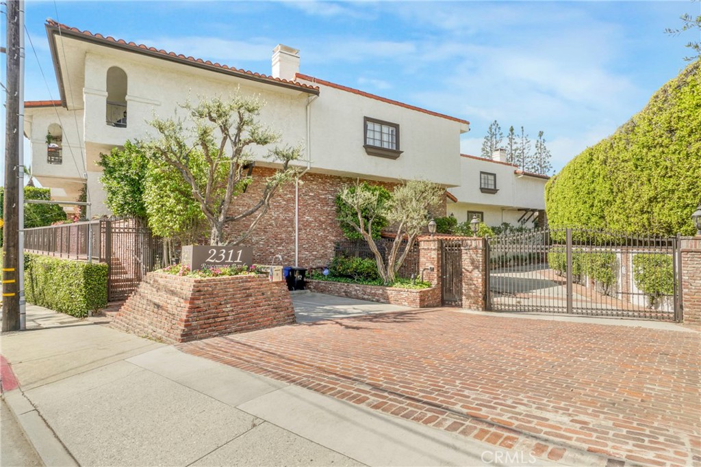 2311 Roscomare Road 16