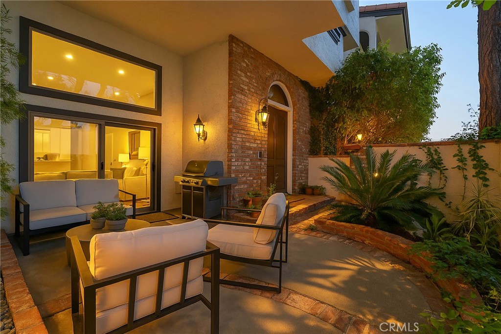 2311 Roscomare Road 16
