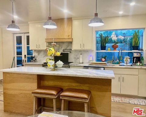 Photo of 11321 Mississippi Avenue, Los Angeles, CA 90025 (MLS # 25602767) Photo of 11321 Mississippi Avenue, Los Angeles, CA 90025 (MLS # 25602767)