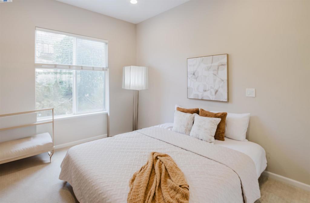 WHISPERING OAKS - Residential